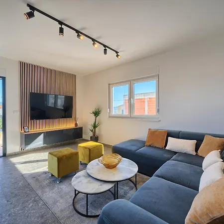 Koleus - Sea View & Pool Apartment