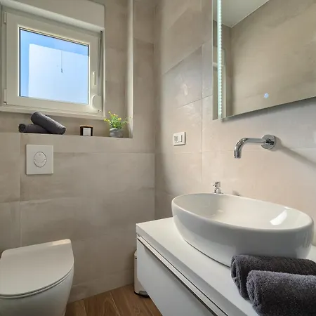 Koleus - Sea View & Pool Apartment Slatine