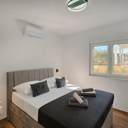 Apartment Koleus - Sea View & Pool