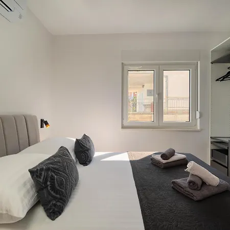 Apartment Koleus - Sea View & Pool Slatine