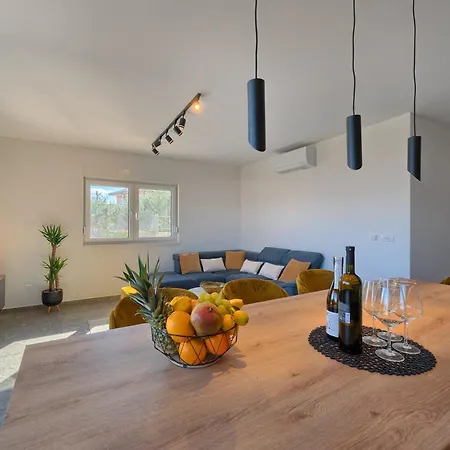 Koleus - Sea View & Pool Apartment